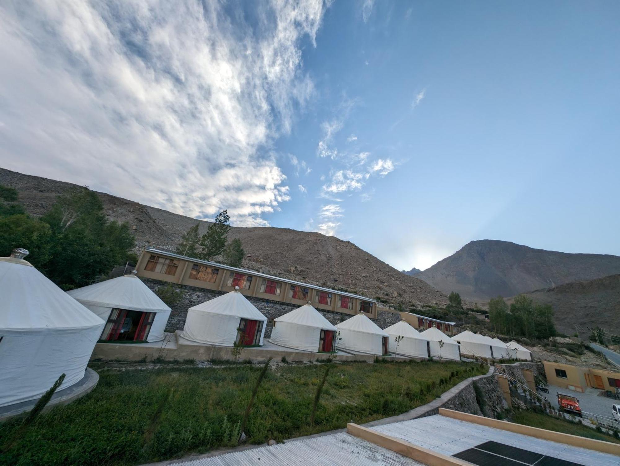 Apex Hotels And Resorts Hussaini Karimabad  Extérieur photo