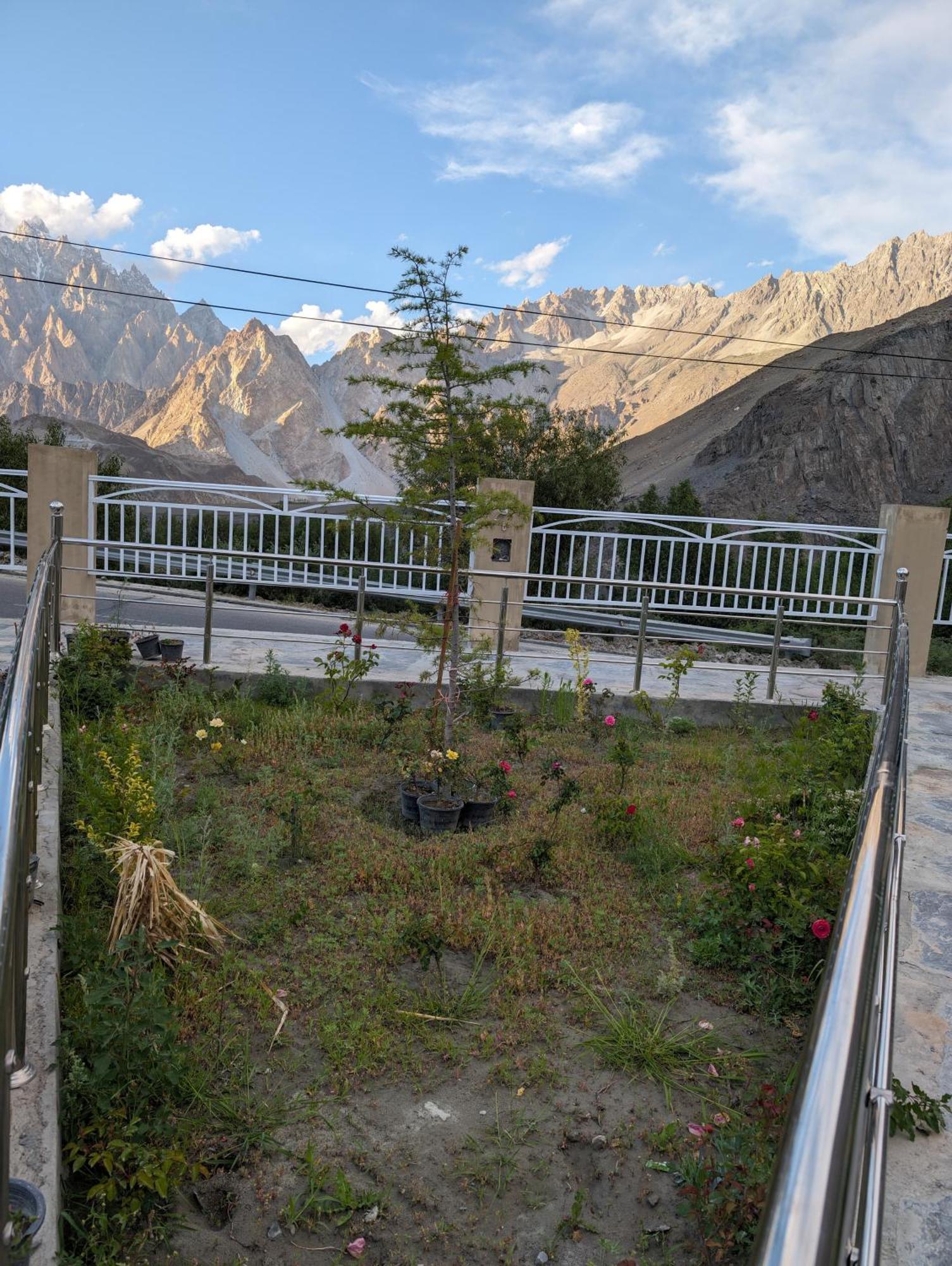 Apex Hotels And Resorts Hussaini Karimabad  Extérieur photo