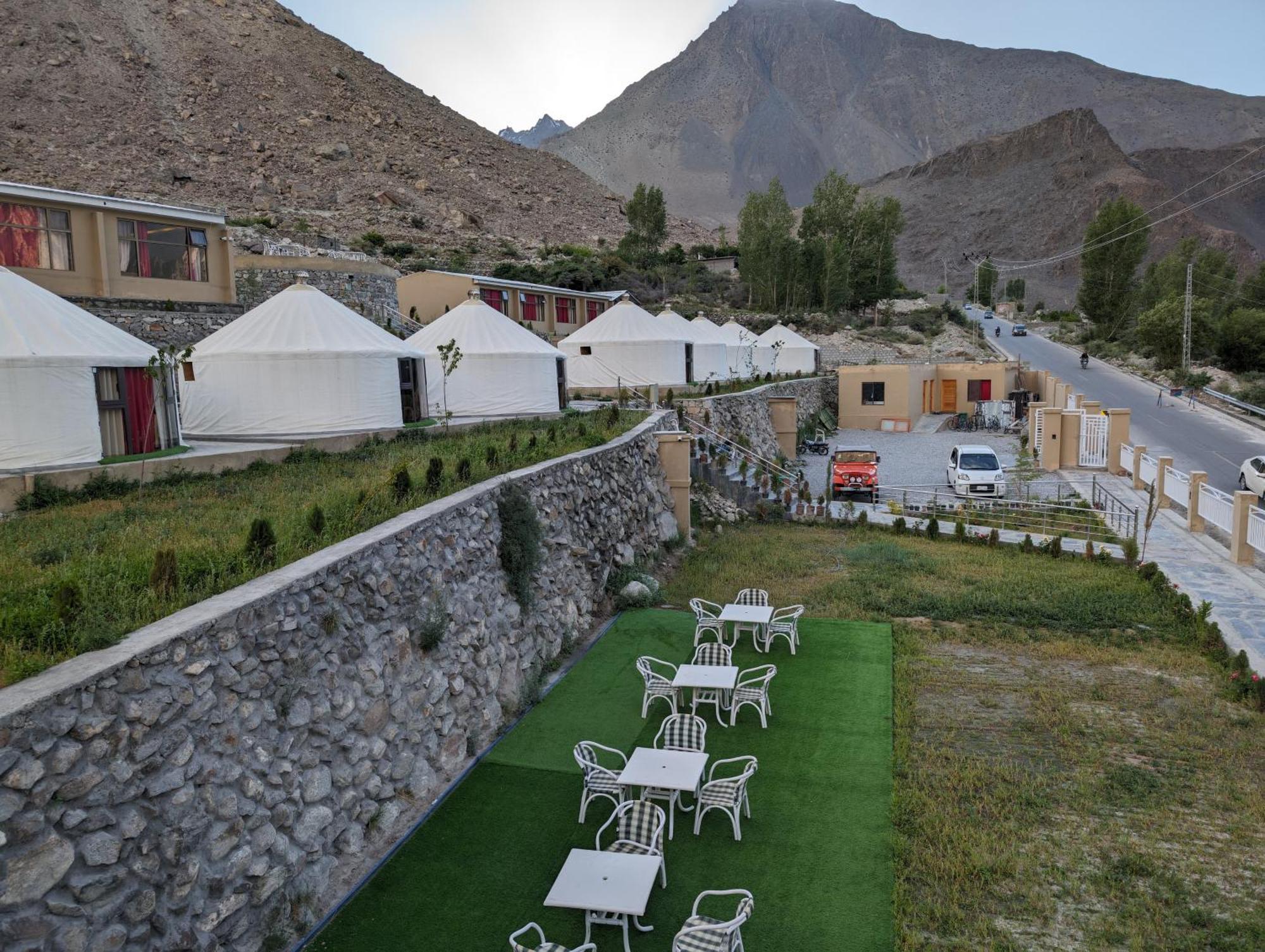 Apex Hotels And Resorts Hussaini Karimabad  Extérieur photo