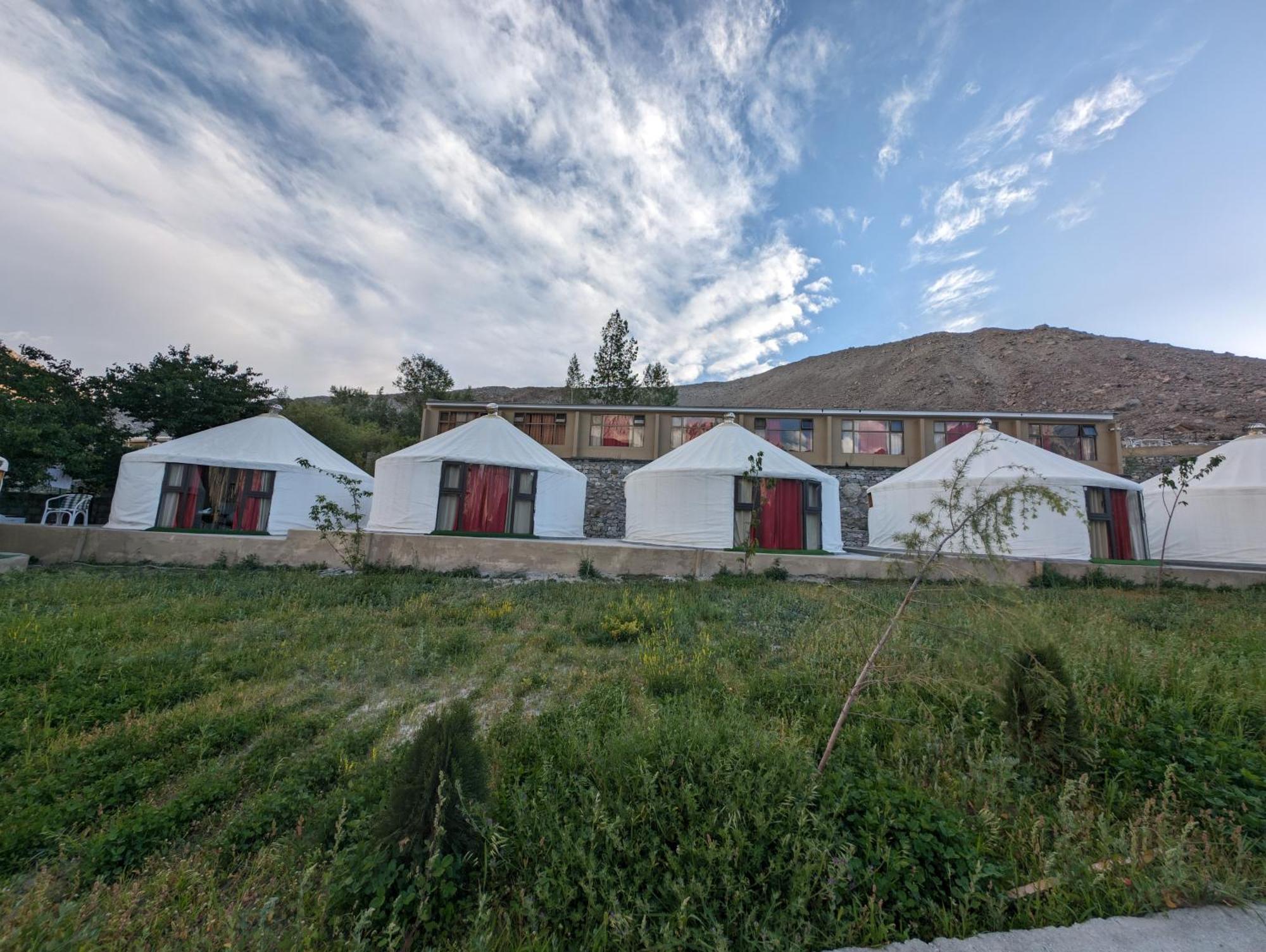 Apex Hotels And Resorts Hussaini Karimabad  Extérieur photo